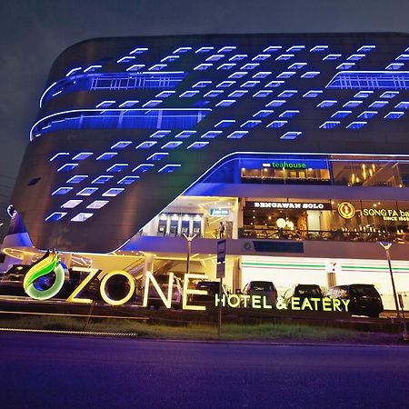 Ozone Hotel Pantai Indah Kapuk Jakarta Exterior photo