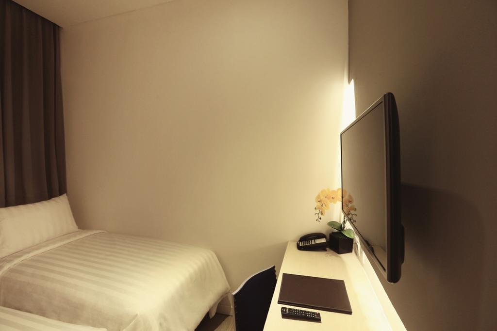 Ozone Hotel Pantai Indah Kapuk Jakarta Exterior photo