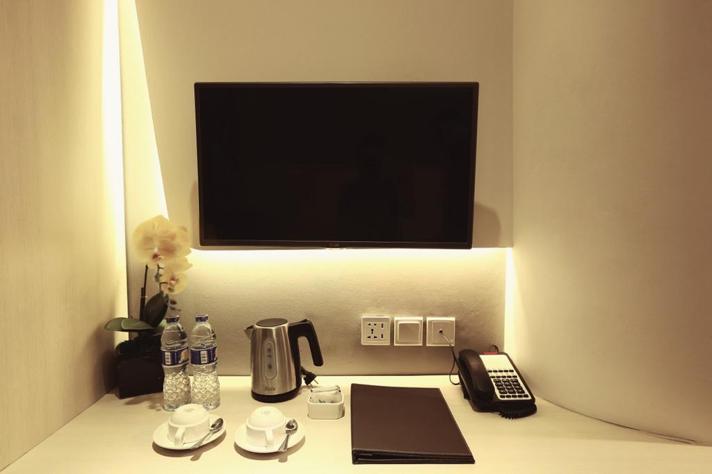Ozone Hotel Pantai Indah Kapuk Jakarta Exterior photo