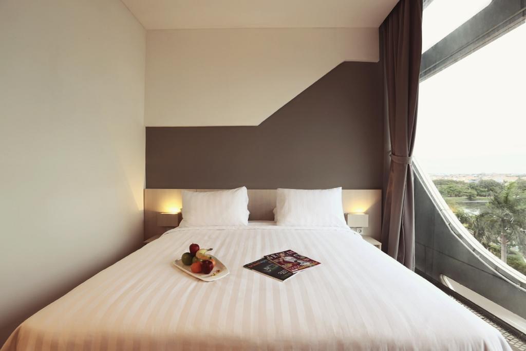 Ozone Hotel Pantai Indah Kapuk Jakarta Exterior photo