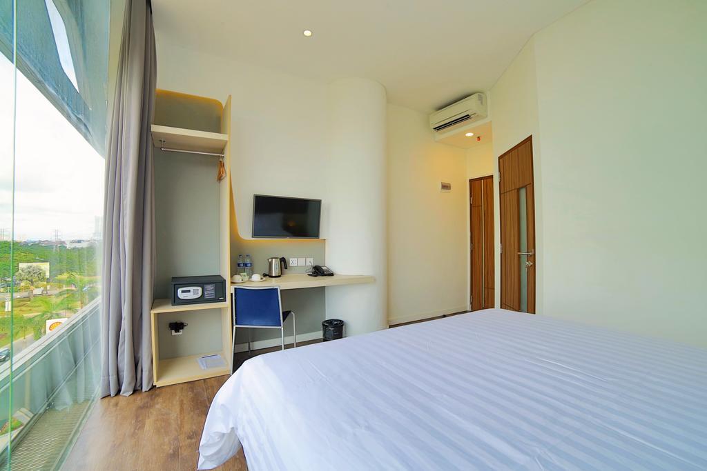 Ozone Hotel Pantai Indah Kapuk Jakarta Exterior photo