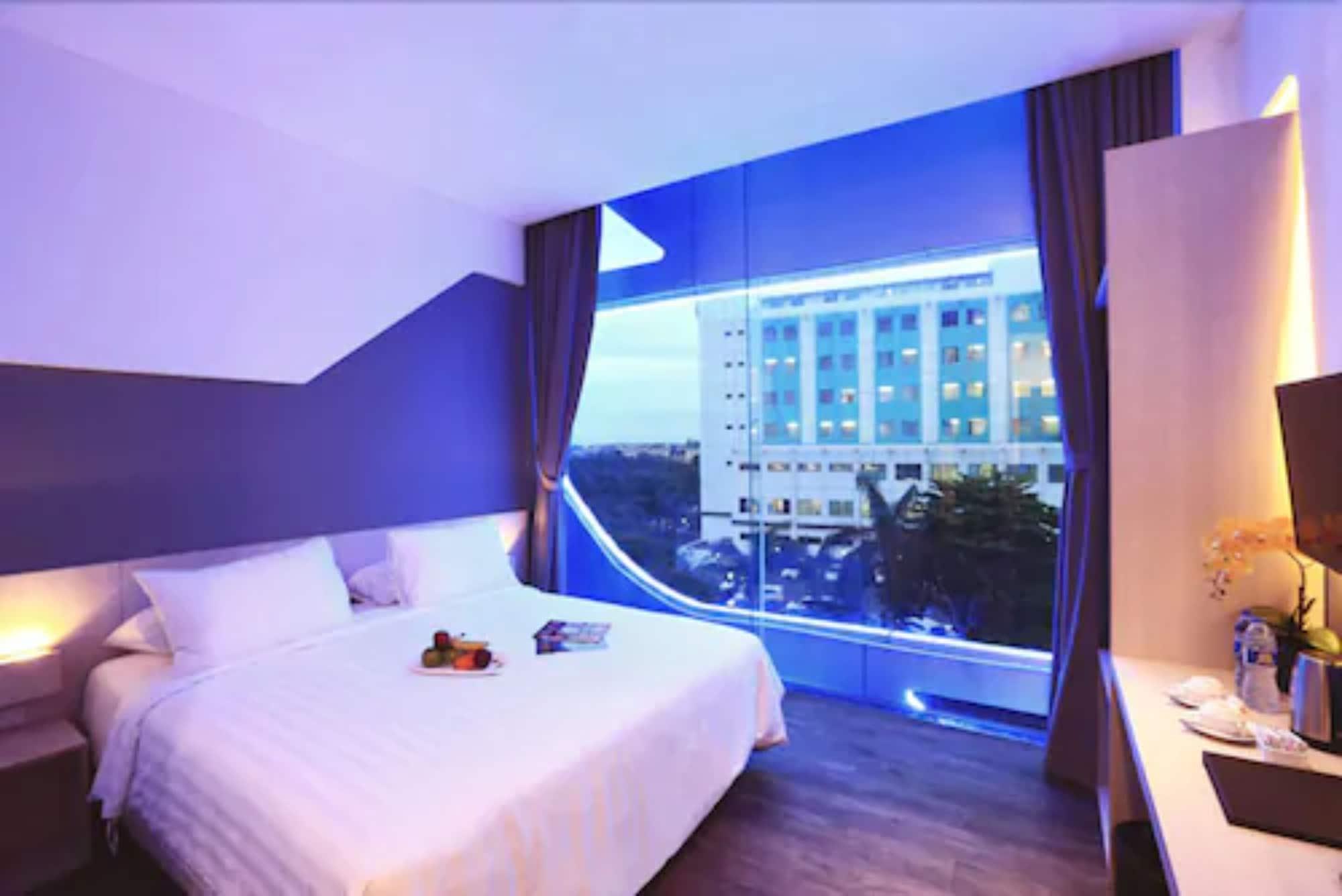 Ozone Hotel Pantai Indah Kapuk Jakarta Exterior photo