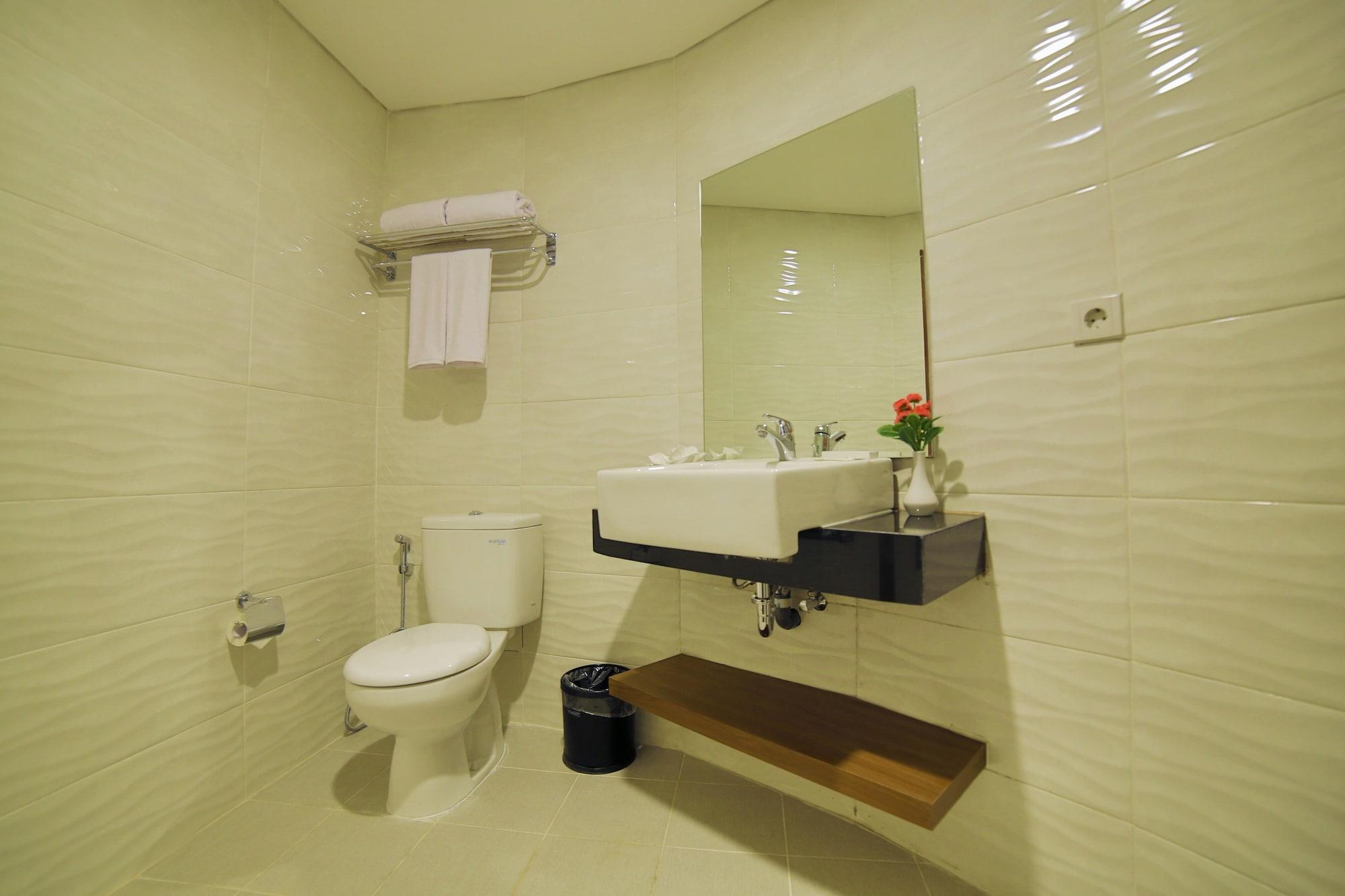 Ozone Hotel Pantai Indah Kapuk Jakarta Exterior photo