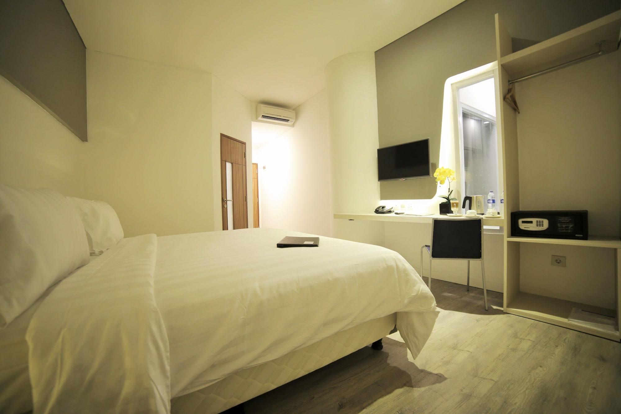 Ozone Hotel Pantai Indah Kapuk Jakarta Exterior photo