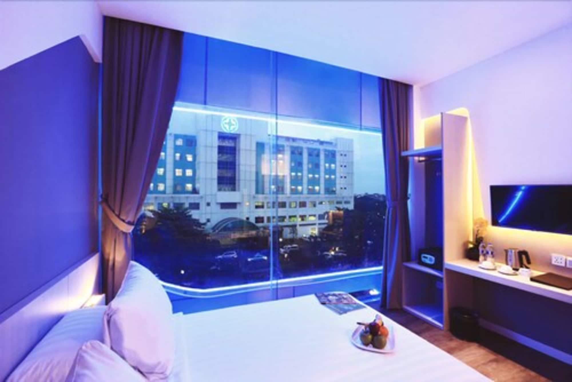 Ozone Hotel Pantai Indah Kapuk Jakarta Exterior photo