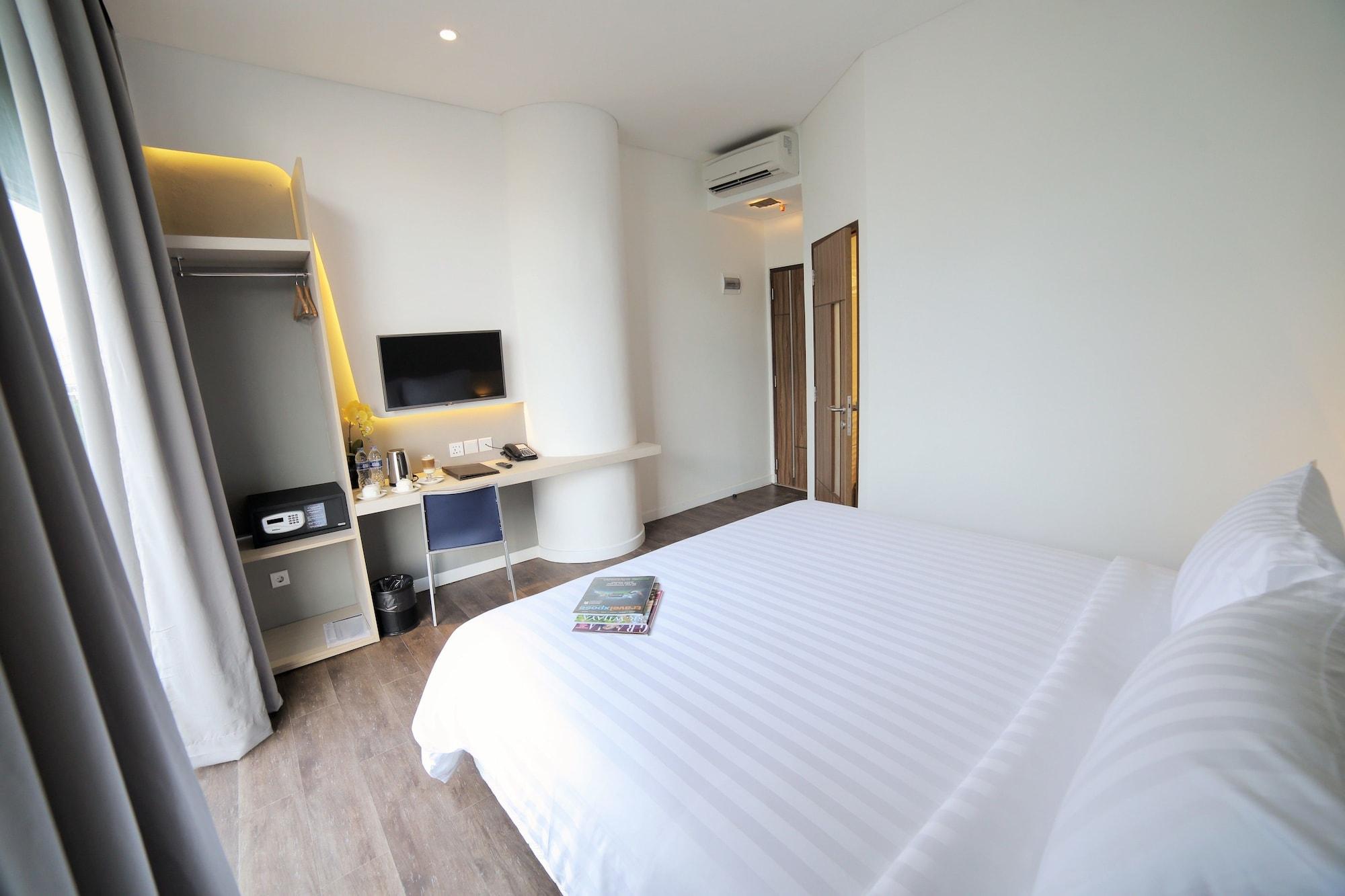 Ozone Hotel Pantai Indah Kapuk Jakarta Exterior photo