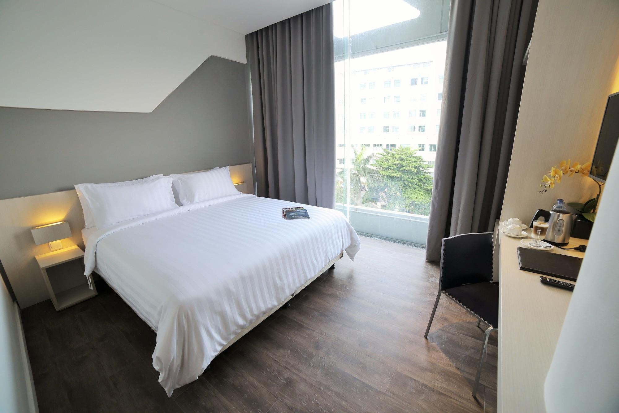 Ozone Hotel Pantai Indah Kapuk Jakarta Exterior photo