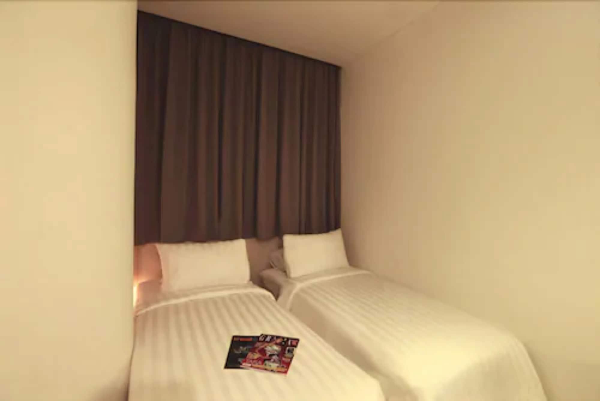 Ozone Hotel Pantai Indah Kapuk Jakarta Exterior photo