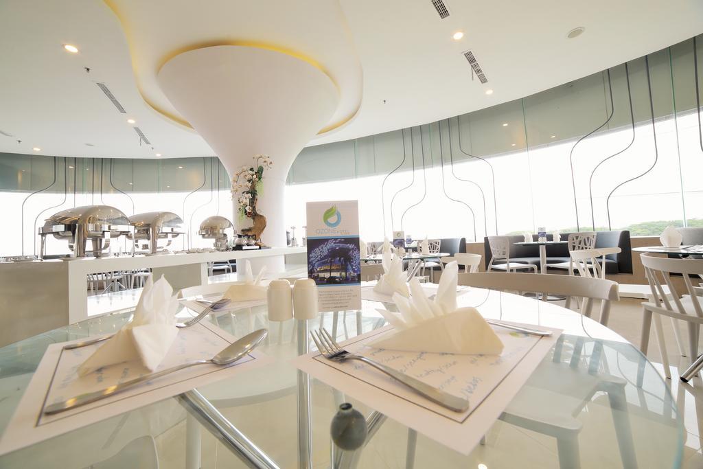 Ozone Hotel Pantai Indah Kapuk Jakarta Exterior photo