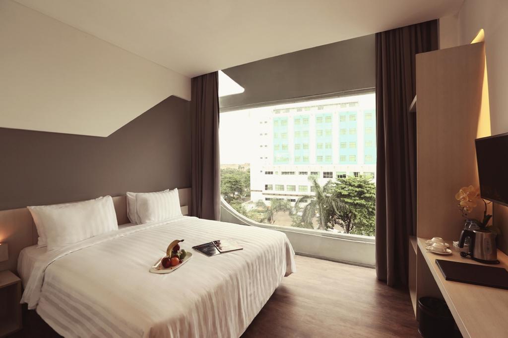 Ozone Hotel Pantai Indah Kapuk Jakarta Exterior photo