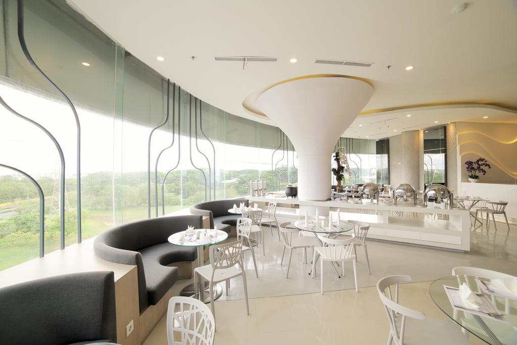 Ozone Hotel Pantai Indah Kapuk Jakarta Exterior photo