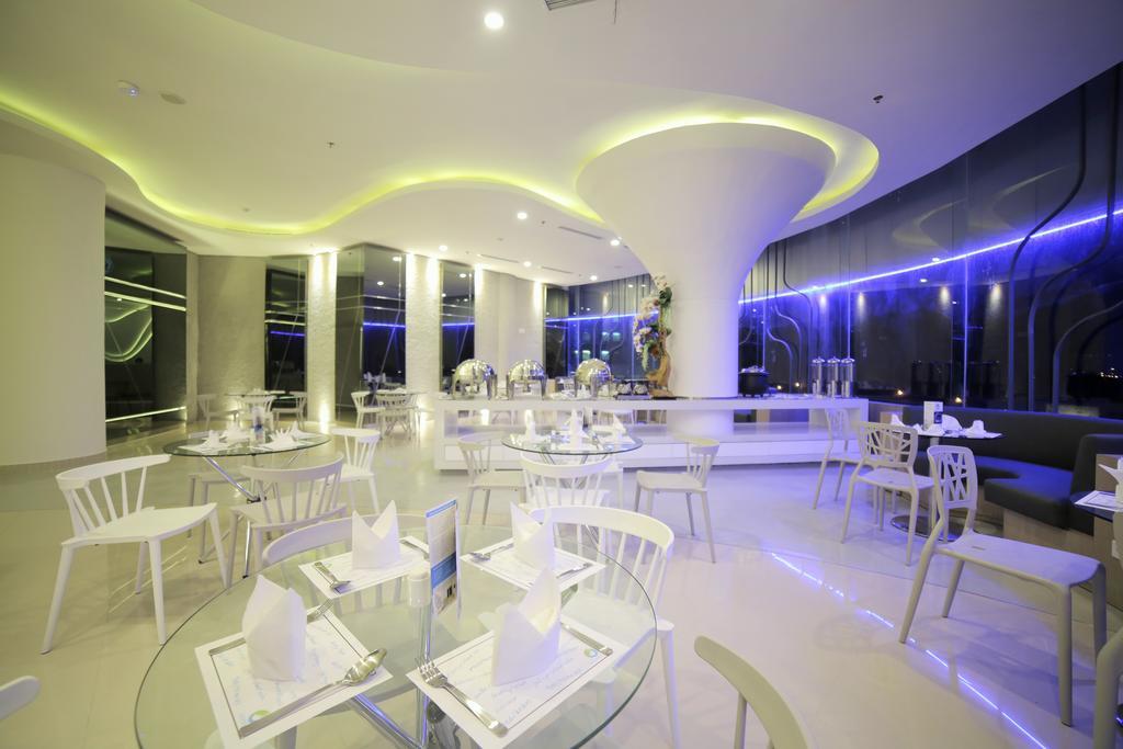 Ozone Hotel Pantai Indah Kapuk Jakarta Exterior photo