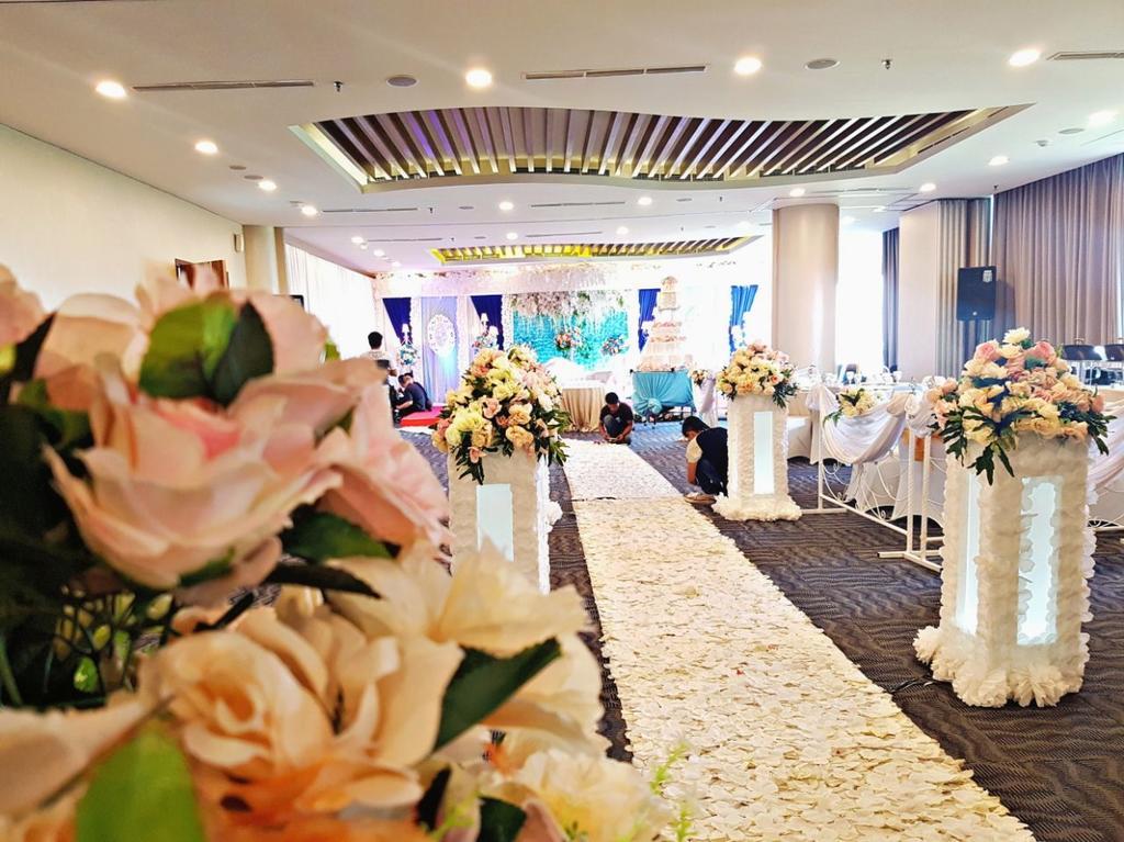 Ozone Hotel Pantai Indah Kapuk Jakarta Exterior photo