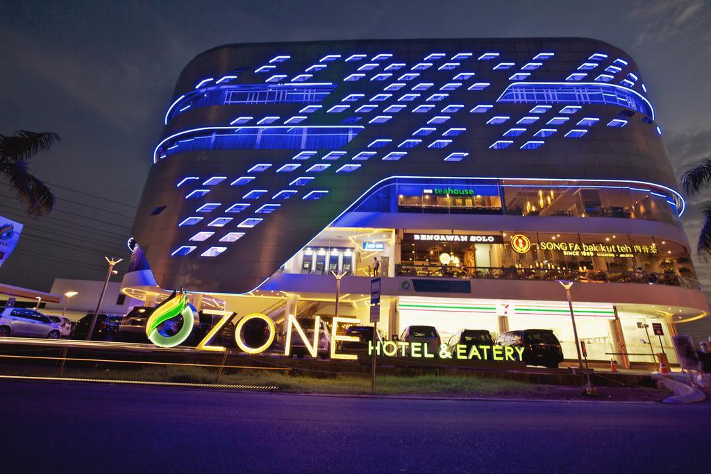 Ozone Hotel Pantai Indah Kapuk Jakarta Exterior photo