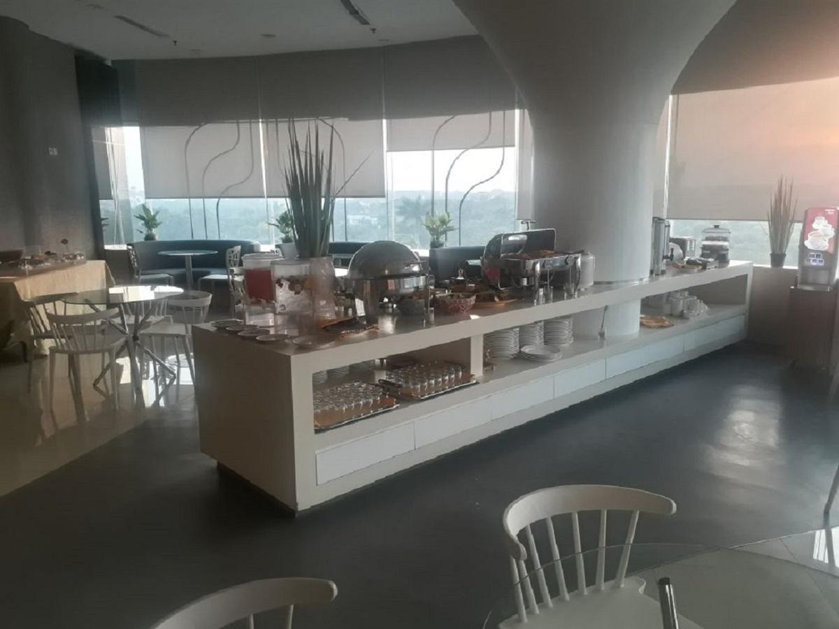 Ozone Hotel Pantai Indah Kapuk Jakarta Exterior photo