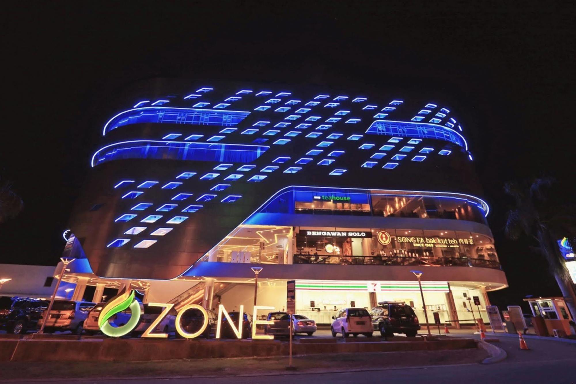 Ozone Hotel Pantai Indah Kapuk Jakarta Exterior photo