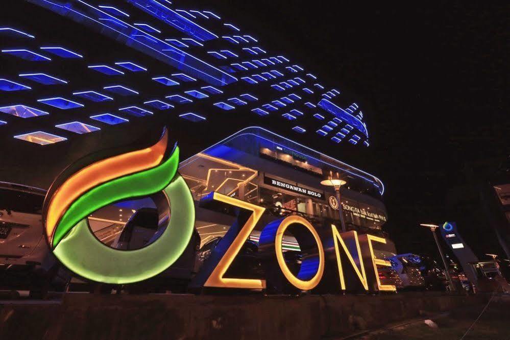 Ozone Hotel Pantai Indah Kapuk Jakarta Exterior photo