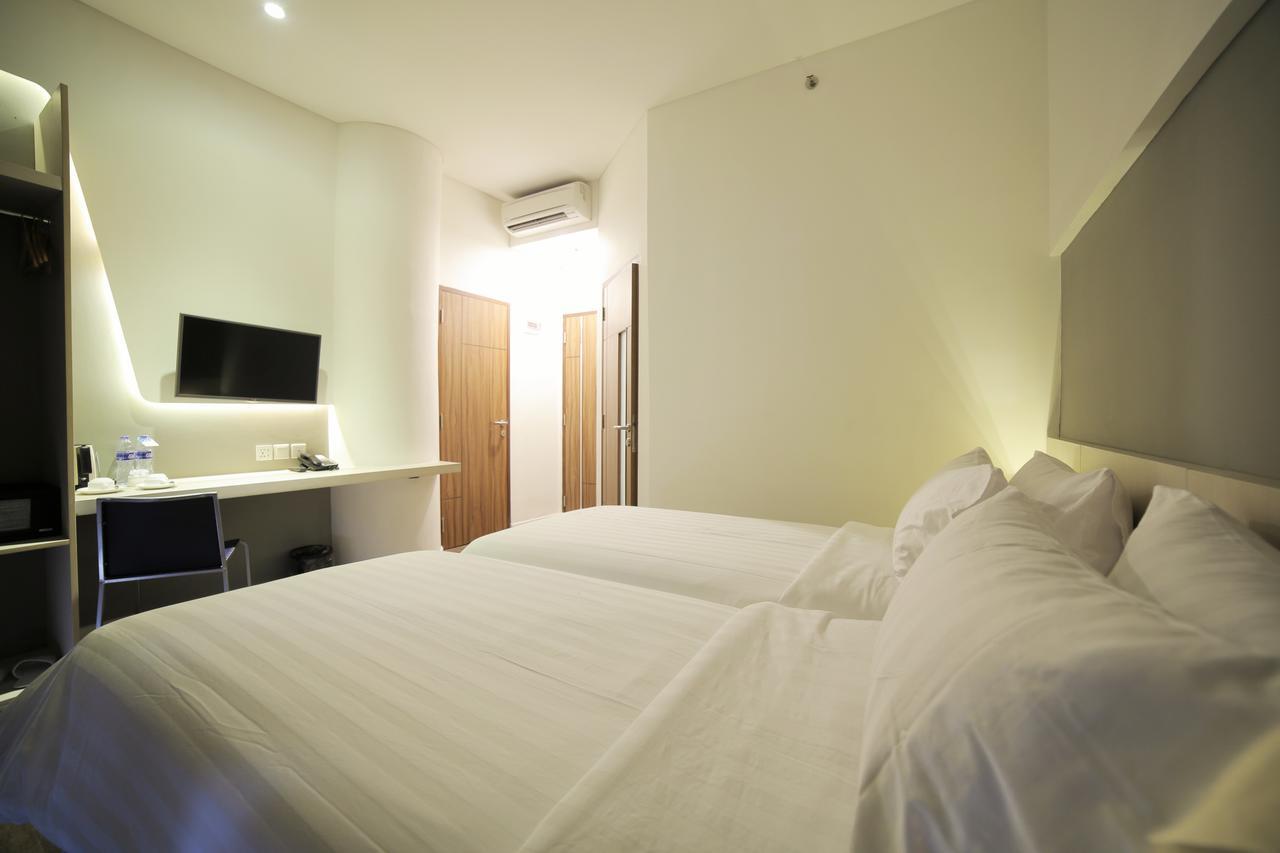 Ozone Hotel Pantai Indah Kapuk Jakarta Exterior photo