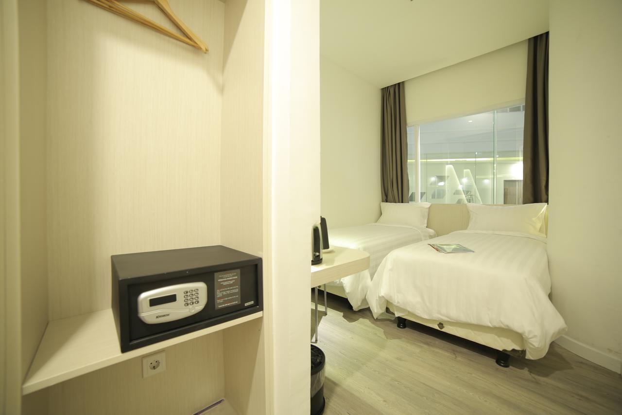 Ozone Hotel Pantai Indah Kapuk Jakarta Exterior photo