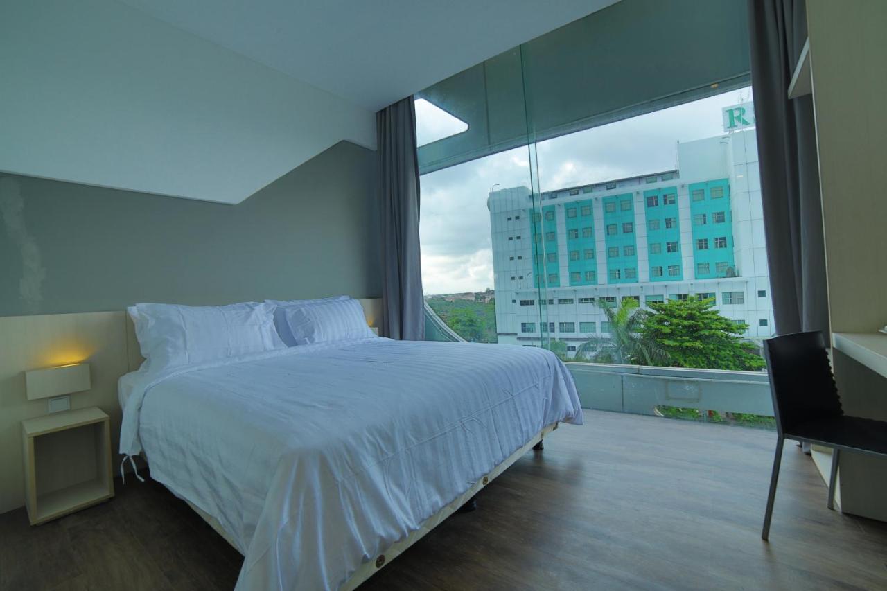 Ozone Hotel Pantai Indah Kapuk Jakarta Exterior photo
