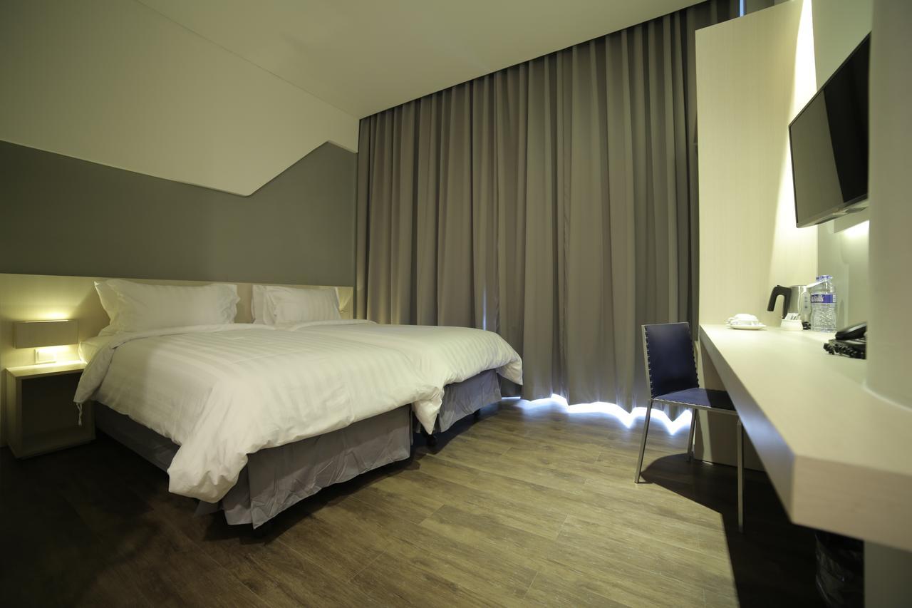 Ozone Hotel Pantai Indah Kapuk Jakarta Exterior photo